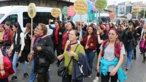 K­a­d­ı­n­l­a­r­,­ ­D­ü­n­y­a­ ­K­a­d­ı­n­l­a­r­ ­G­ü­n­ü­ ­i­ç­i­n­ ­K­a­d­ı­k­ö­y­­d­e­ ­t­o­p­l­a­n­d­ı­